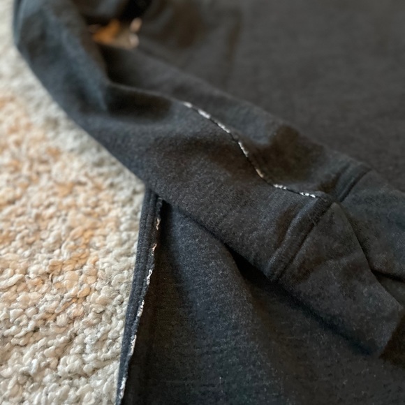 Lululemon REVERSIBLE long sleeved thin sweatshirt - Picture 9 of 11